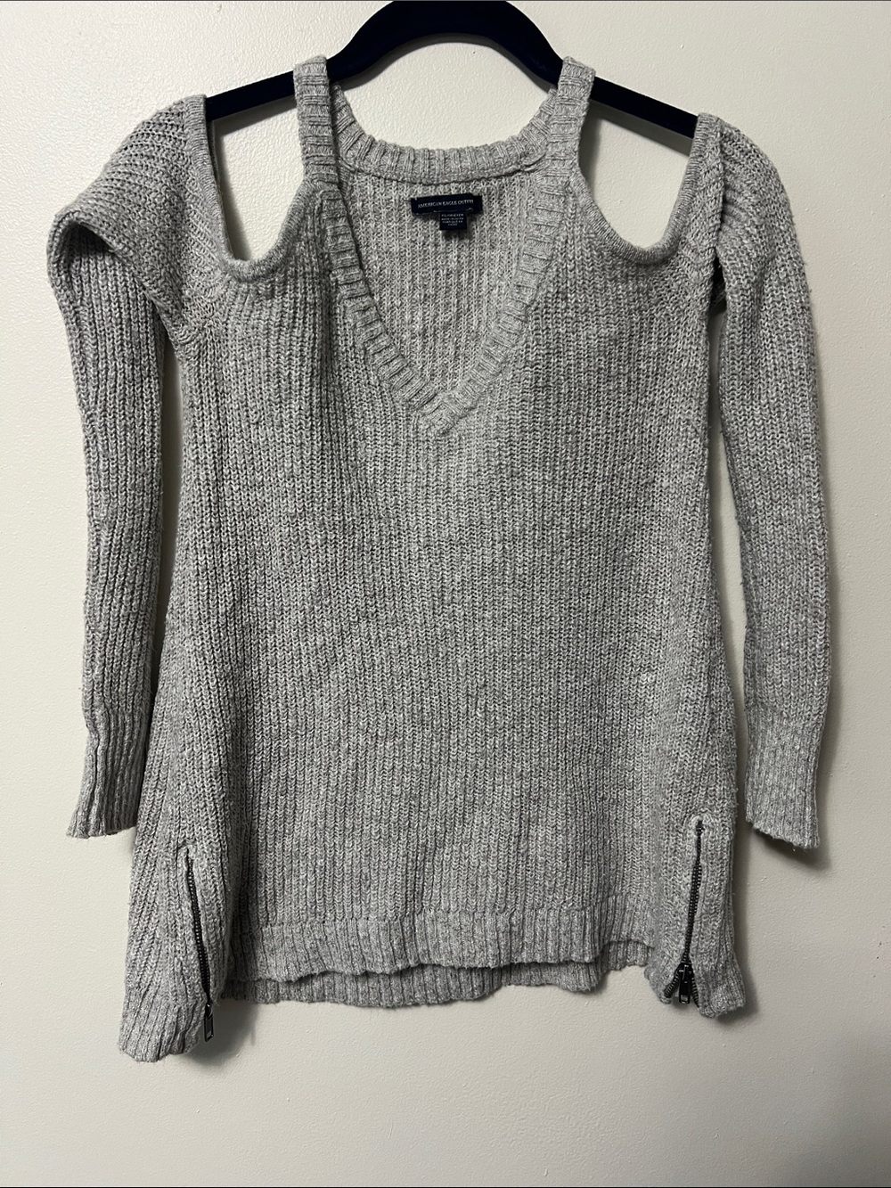 American Eagle Outfitters Gray Cold-Shoulder V-Neck Sweater